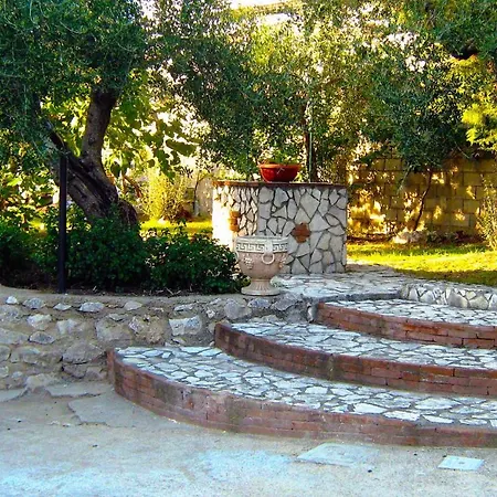 Bed & Breakfast Maison Vittorio 2*